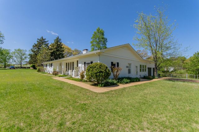 370 BOWEN DR, Savannah, TN 38372