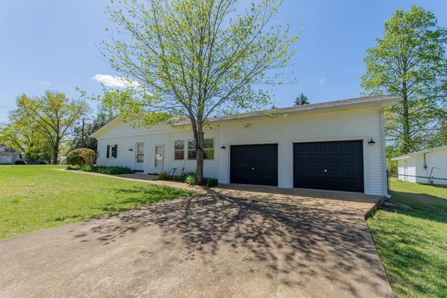 370 BOWEN DR, Savannah, TN 38372