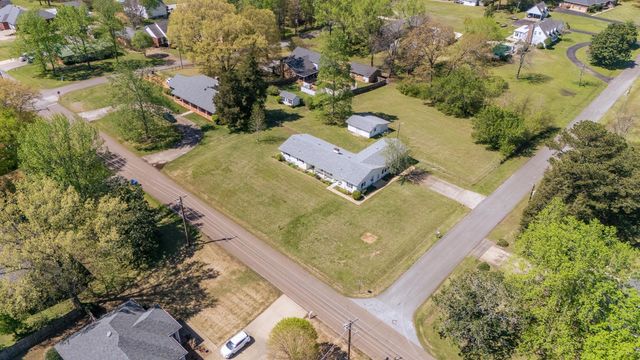 370 BOWEN DR, Savannah, TN 38372