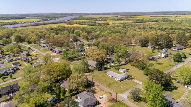 370 BOWEN DR, Savannah, TN 38372