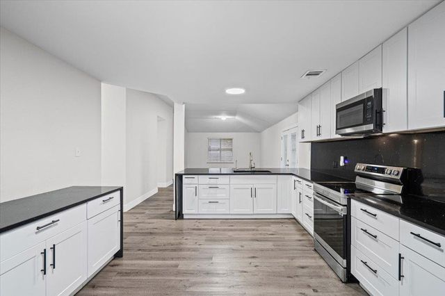 158 Oak River DR, Cedar Creek, TX 78612