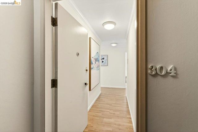 250 Whitmore St 304, Oakland, CA 94611