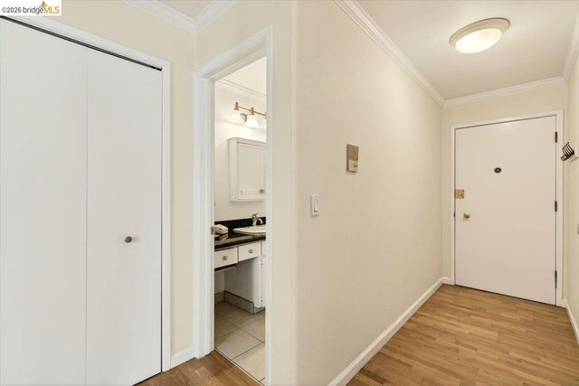 250 Whitmore St 304, Oakland, CA 94611