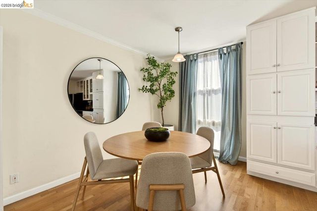 250 Whitmore St 304, Oakland, CA 94611