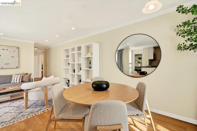 250 Whitmore St 304, Oakland, CA 94611