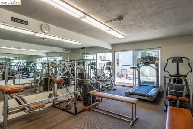 250 Whitmore St 304, Oakland, CA 94611