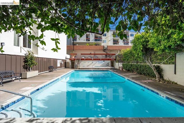 250 Whitmore St 304, Oakland, CA 94611