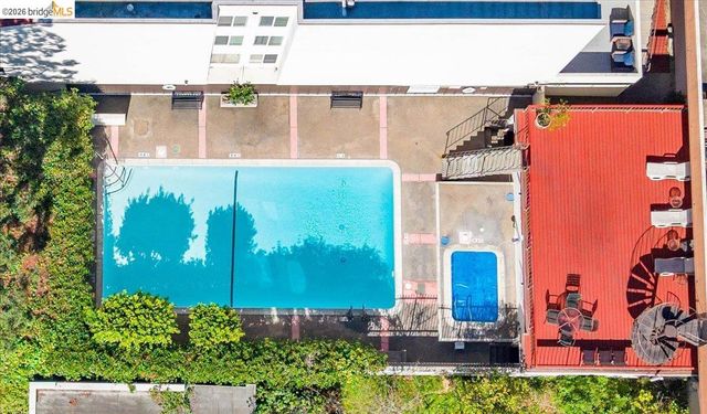 250 Whitmore St 304, Oakland, CA 94611