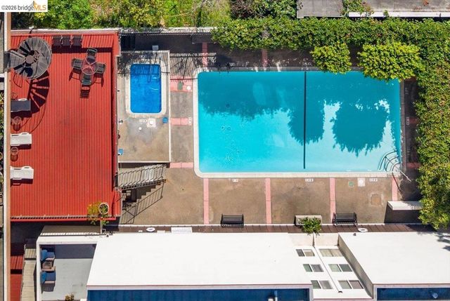 250 Whitmore St 304, Oakland, CA 94611