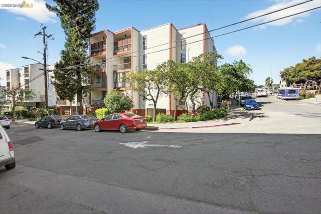 250 Whitmore St 304, Oakland, CA 94611