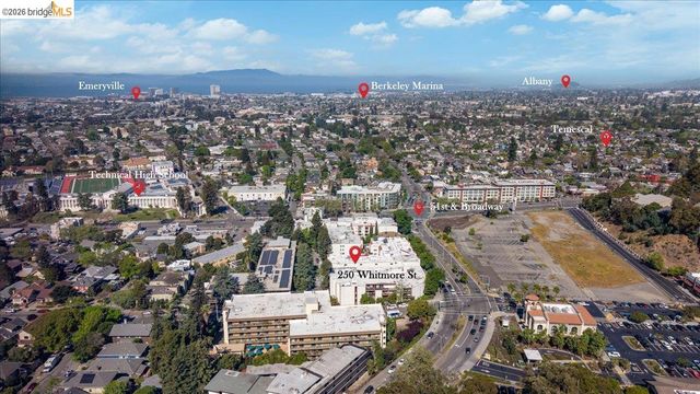 250 Whitmore St 304, Oakland, CA 94611