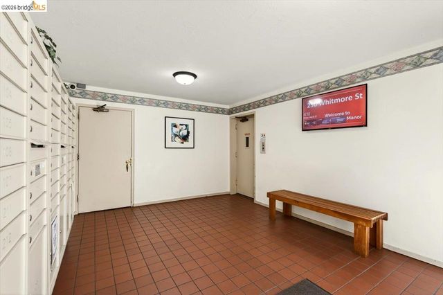 250 Whitmore St 304, Oakland, CA 94611