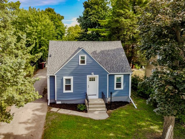 1511 Pine Grove Avenue, Round Lake Beach, IL 60073