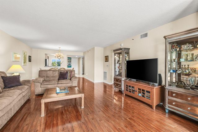12560 Majesty Circle 401, Boynton Beach, FL 33437