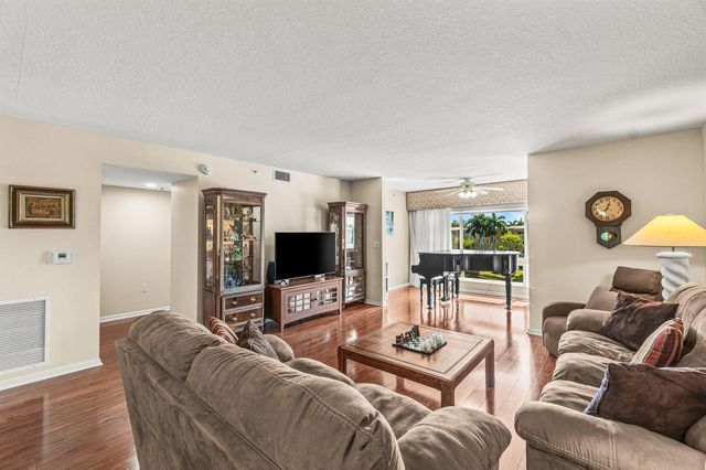 12560 Majesty Circle 401, Boynton Beach, FL 33437