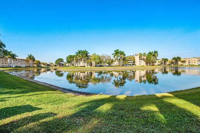 12560 Majesty Circle 401, Boynton Beach, FL 33437