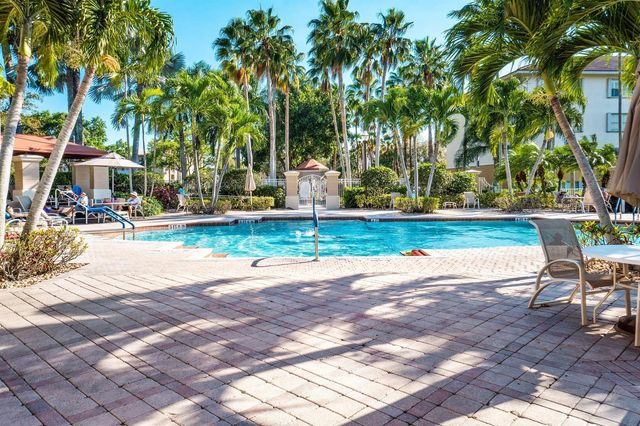 12560 Majesty Circle 401, Boynton Beach, FL 33437