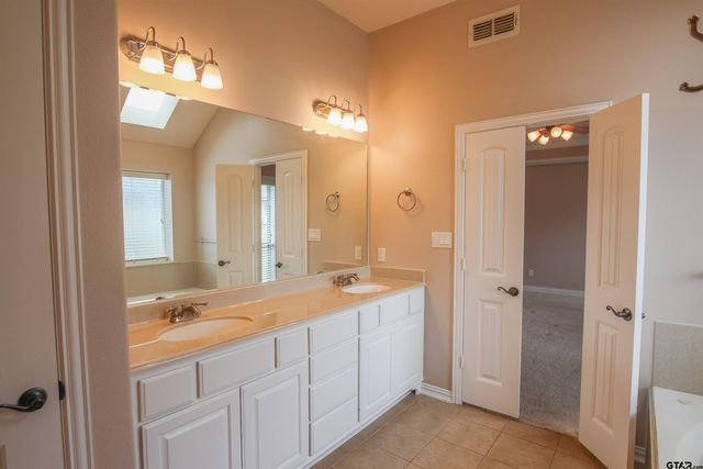 2073 Yasmeen Cir, Flint, TX 75762