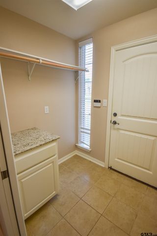 2073 Yasmeen Cir, Flint, TX 75762