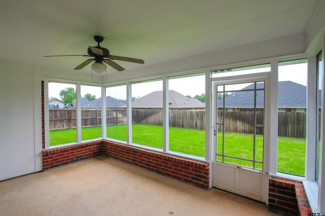 2073 Yasmeen Cir, Flint, TX 75762