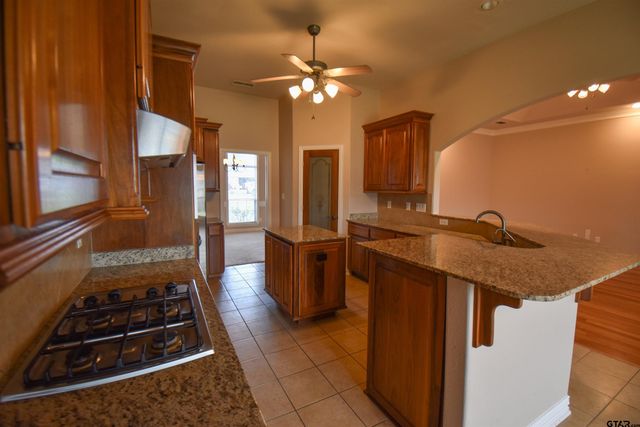 2073 Yasmeen Cir, Flint, TX 75762