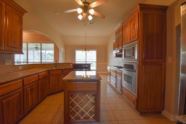 2073 Yasmeen Cir, Flint, TX 75762