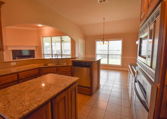 2073 Yasmeen Cir, Flint, TX 75762