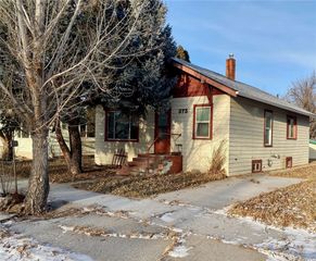 373 N 4th Ave, Forsyth, MT 59327