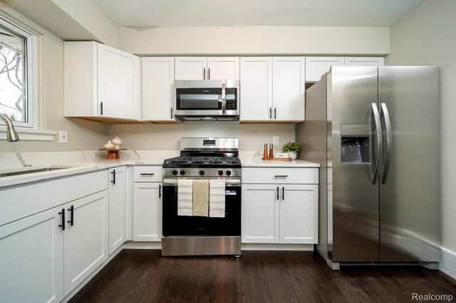 11615 Highland Drive, Warren, MI 48089