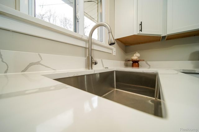 11615 Highland Drive, Warren, MI 48089