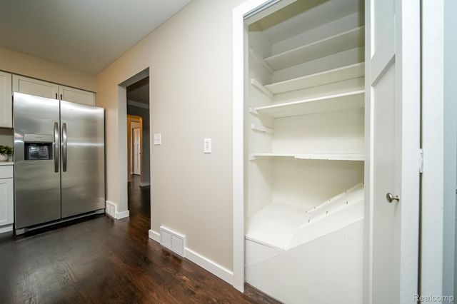 11615 Highland Drive, Warren, MI 48089