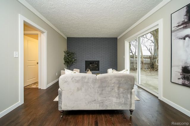 11615 Highland Drive, Warren, MI 48089