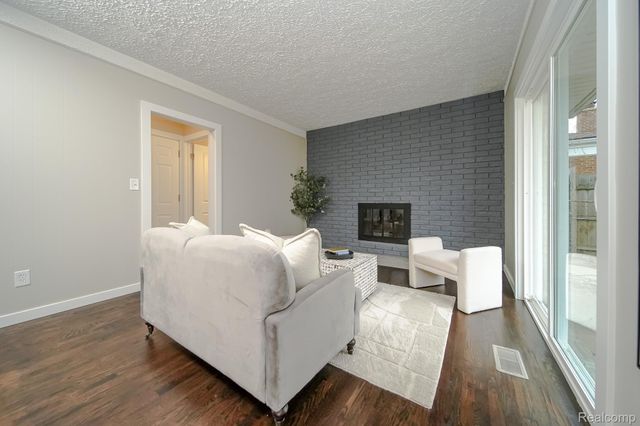 11615 Highland Drive, Warren, MI 48089