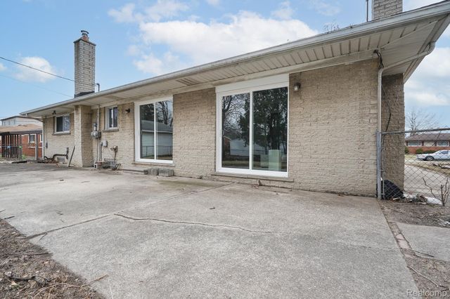 11615 Highland Drive, Warren, MI 48089