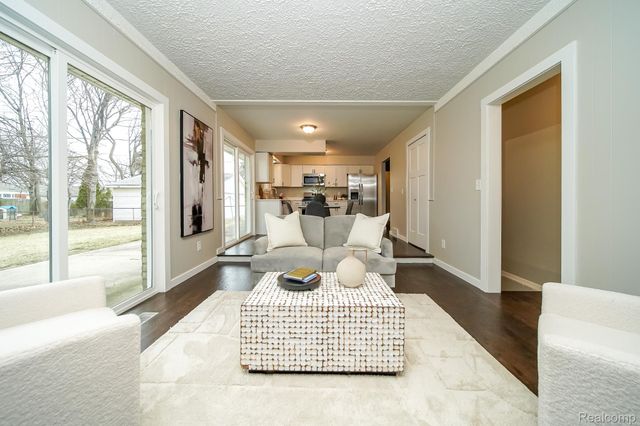 11615 Highland Drive, Warren, MI 48089