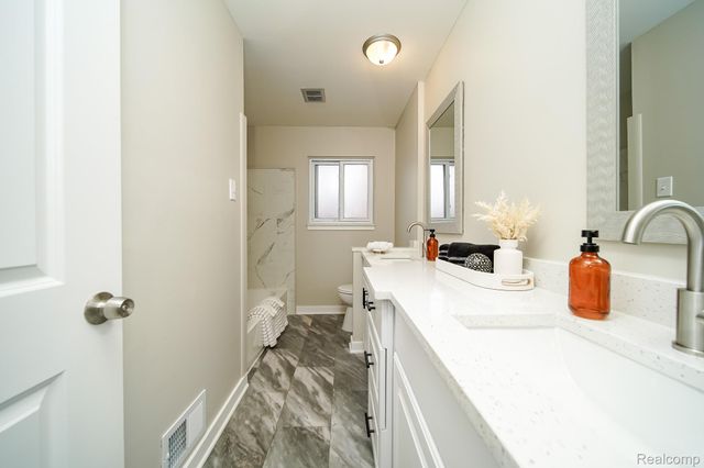 11615 Highland Drive, Warren, MI 48089