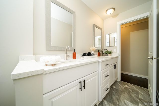 11615 Highland Drive, Warren, MI 48089