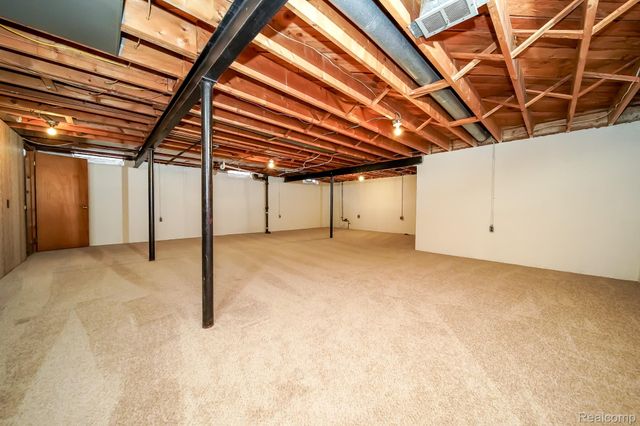 11615 Highland Drive, Warren, MI 48089