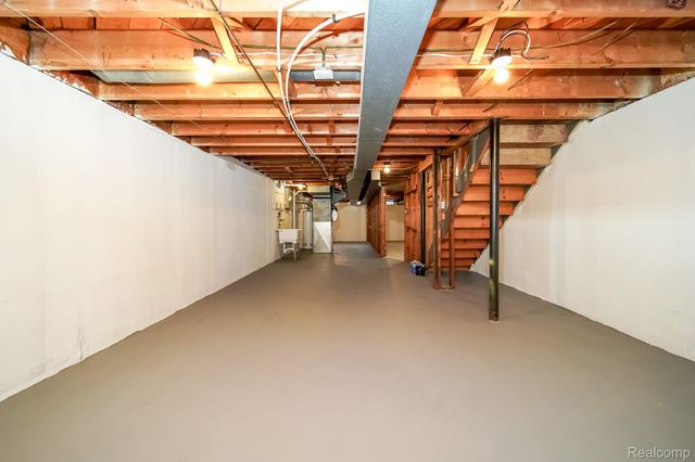 11615 Highland Drive, Warren, MI 48089