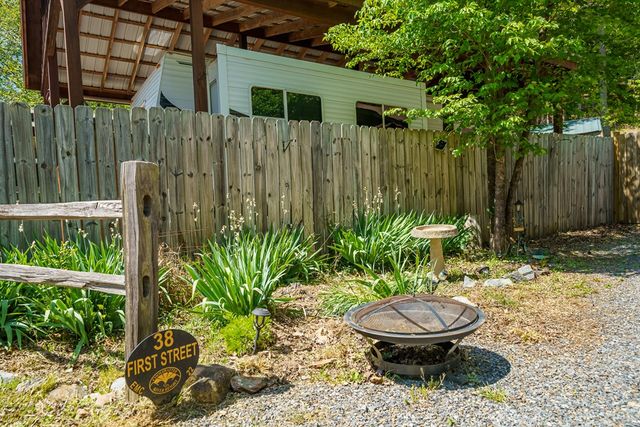 38 First Street, Ellijay, GA 30540