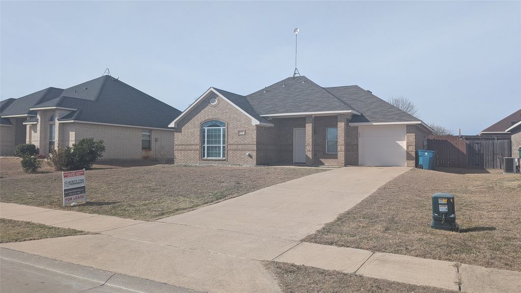 623 Antonio Lane, Waxahachie, TX 75165