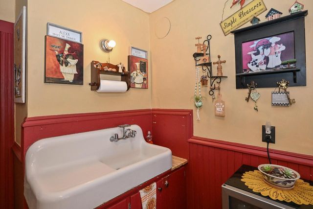 1311 Madison AVENUE, South Milwaukee, WI 53172