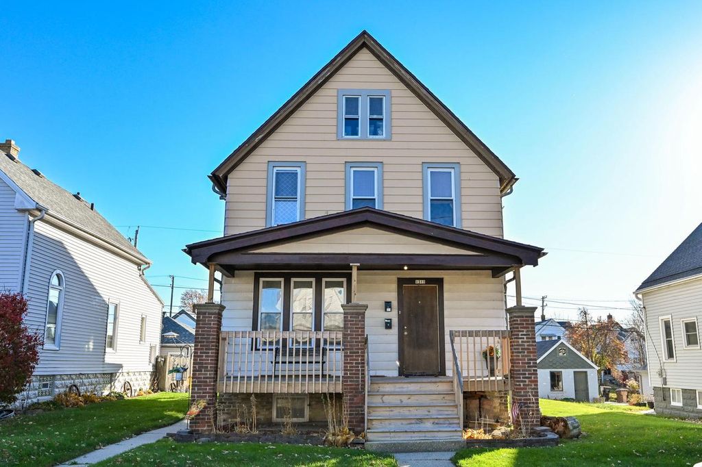 1311 Madison AVENUE, South Milwaukee, WI 53172