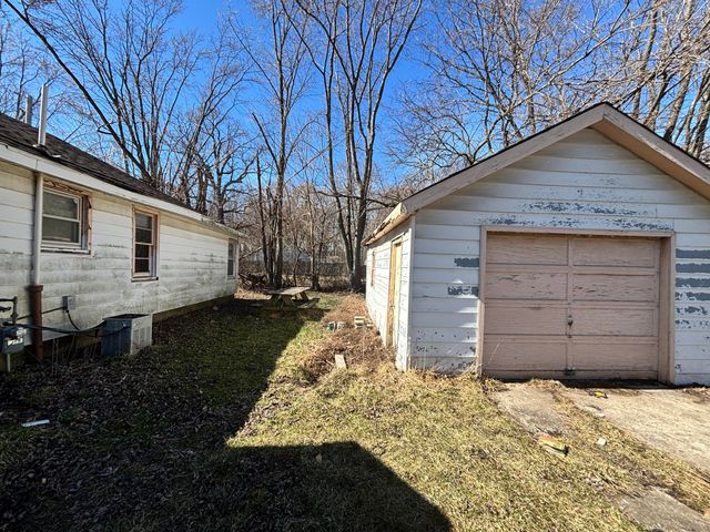 52 E 36th Avenue, Hobart, IN 46342