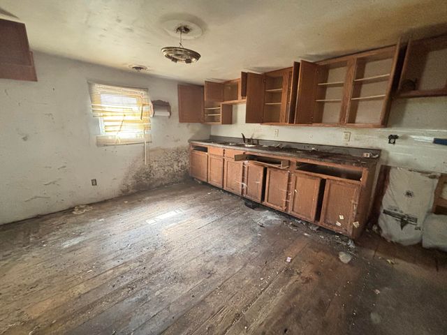 52 E 36th Avenue, Hobart, IN 46342