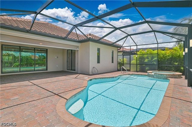 28076 Foxrock CT, Bonita Springs, FL 34135