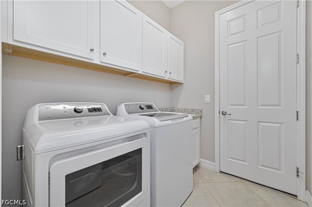 28076 Foxrock CT, Bonita Springs, FL 34135