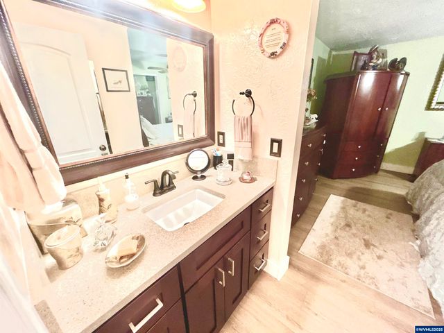 8550 Aumsville Hwy SE, Salem, OR 97317