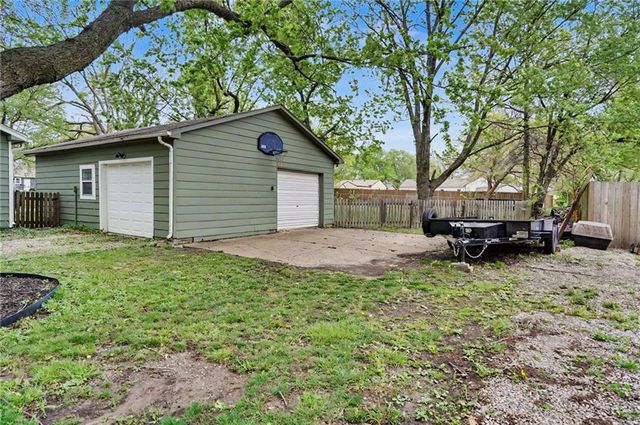 410 S Jefferson Street, Spring Hill, KS 66083