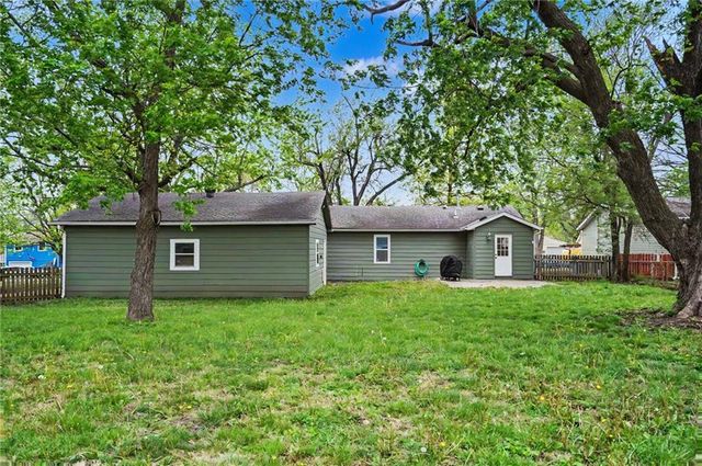 410 S Jefferson Street, Spring Hill, KS 66083